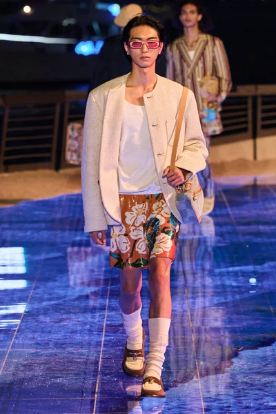Look 42
